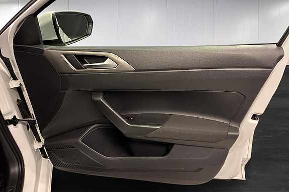 Volkswagen Polo 16 of 22