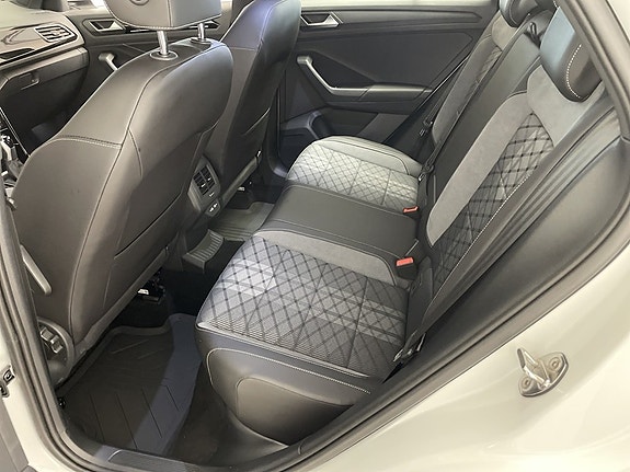 Volkswagen T-Roc 11 of 19