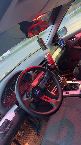 BMW 320i 2 of 5