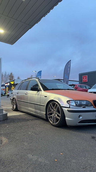 BMW 320i 5 of 5