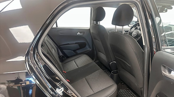 Kia Picanto 5 of 9