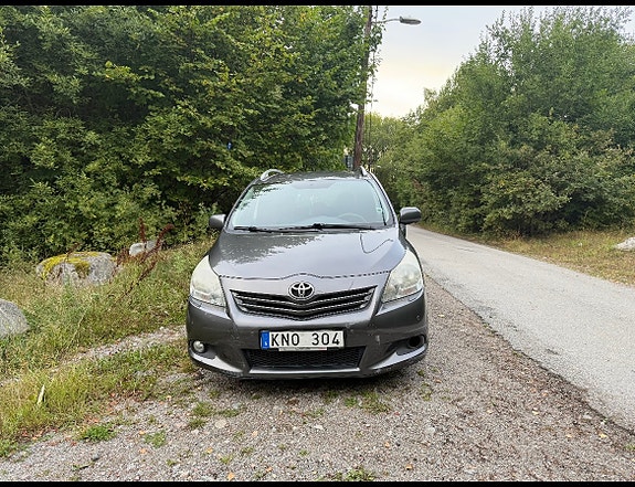 Toyota Verso 2 of 6