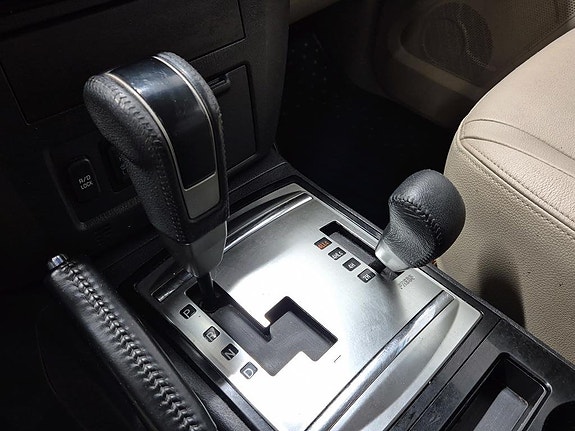 Mitsubishi Pajero 11 of 15