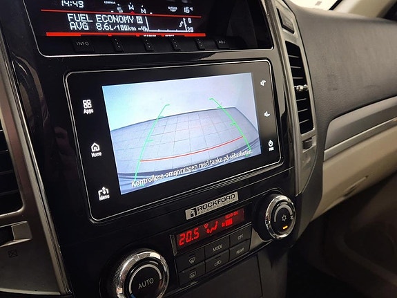 Mitsubishi Pajero 9 of 15