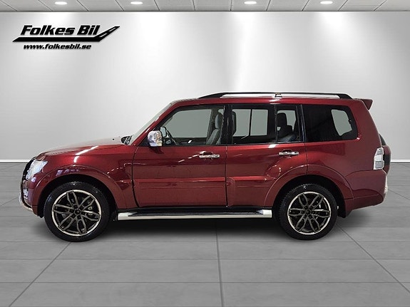 Mitsubishi Pajero 4 of 15