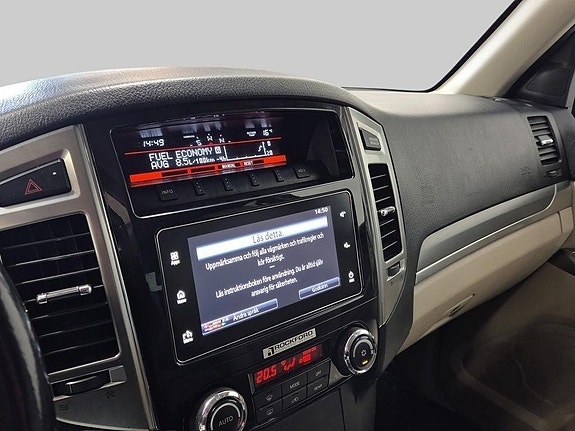 Mitsubishi Pajero 8 of 15