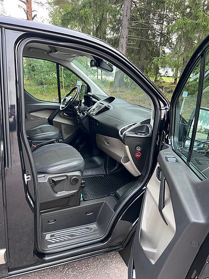 Ford Transit Custom 9 of 12