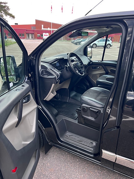 Ford Transit Custom 11 of 12
