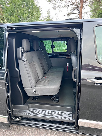 Ford Transit Custom 8 of 12