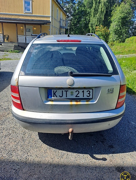 Skoda Fabia 2 of 8