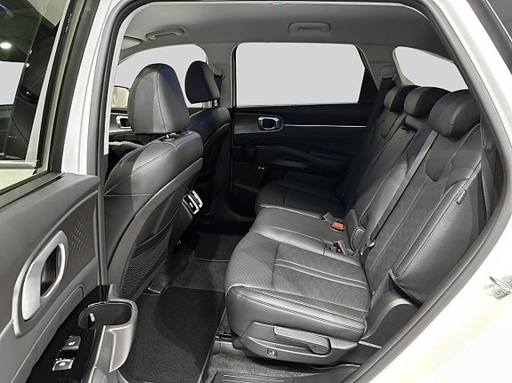 Kia Sorento 9 of 21
