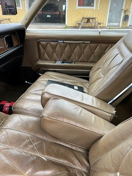 Lincoln Continental Mark III 8 of 9