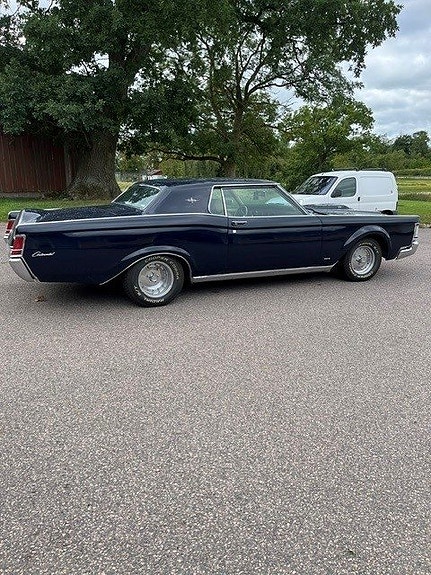 Lincoln Continental Mark III 5 of 9