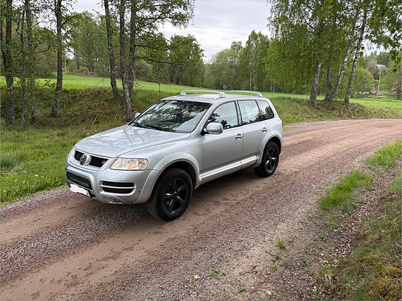 Volkswagen Touareg 2 of 8