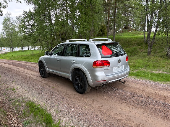 Volkswagen Touareg 3 of 8