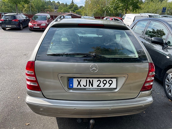 Mercedes-Benz C180 3 of 6