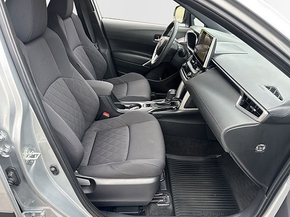 Toyota Corolla Cross 6 of 21