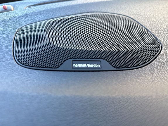 Volvo V40 23 of 26