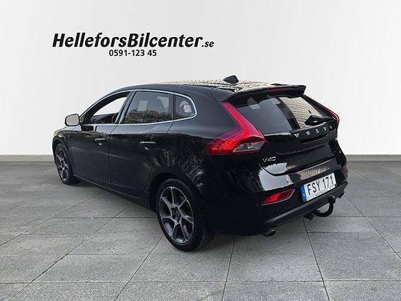 Volvo V40 2 of 26