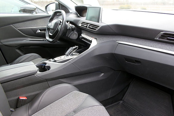 Peugeot 3008 8 of 17