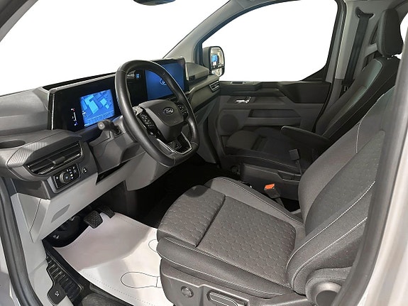 Ford Transit Custom 8 of 21