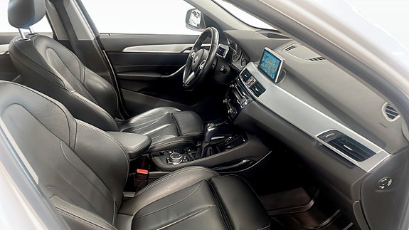BMW X1 3 of 9