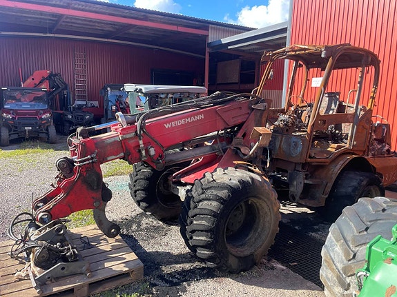 Nu demonteras Weidemann 5080T 2 of 3