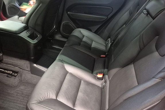Volvo XC60 13 of 23