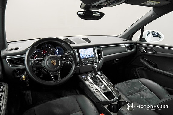 Porsche Macan 8 of 22