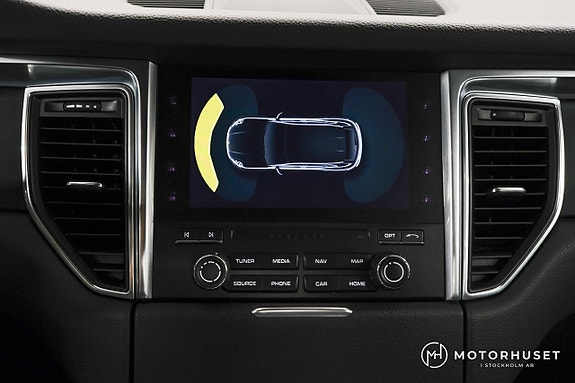 Porsche Macan 15 of 22