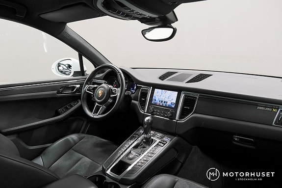 Porsche Macan 10 of 22