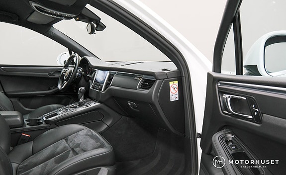 Porsche Macan 9 of 22