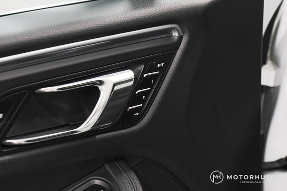 Porsche Macan 16 of 22