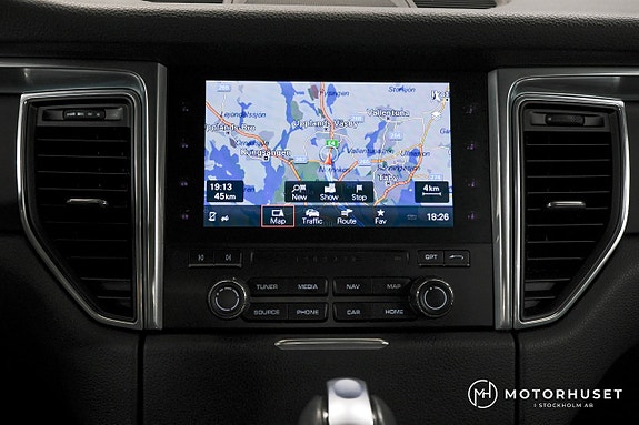 Porsche Macan 12 of 22