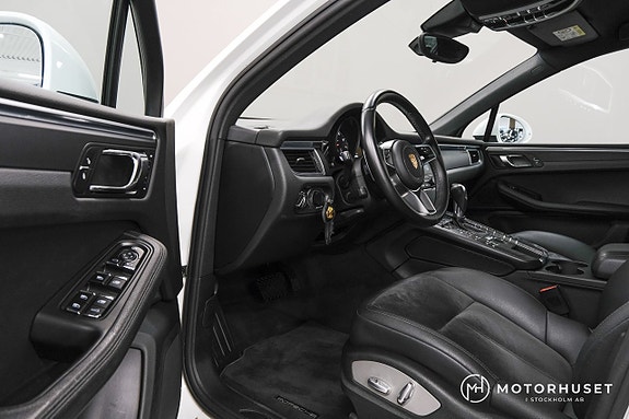 Porsche Macan 7 of 22