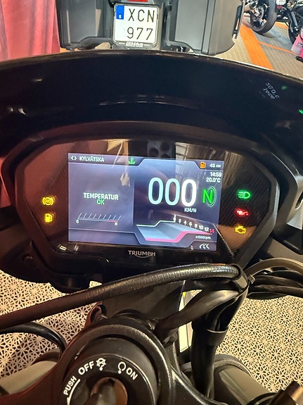 Triumph STREET TRIPLE 765 RS 13 of 17