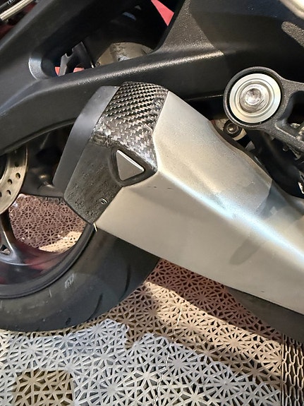 Triumph STREET TRIPLE 765 RS 10 of 17