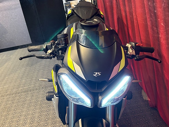 Triumph STREET TRIPLE 765 RS 3 of 17