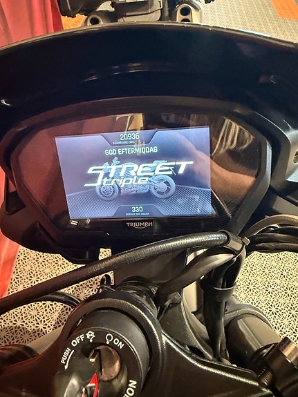 Triumph STREET TRIPLE 765 RS 14 of 17