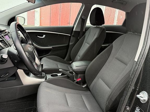Hyundai i30 8 of 12