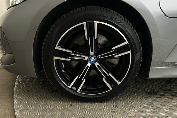 BMW 330e 12 of 25