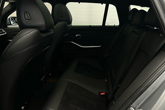 BMW 330e 13 of 25