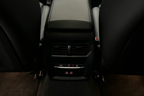 BMW 330e 22 of 25
