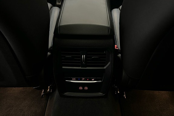 BMW 330e 22 of 25