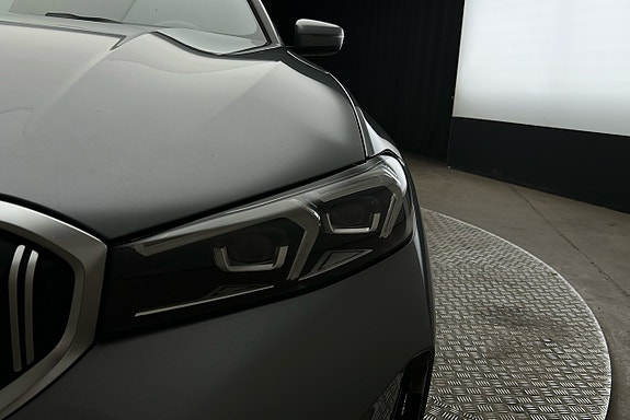 BMW 330e 11 of 25
