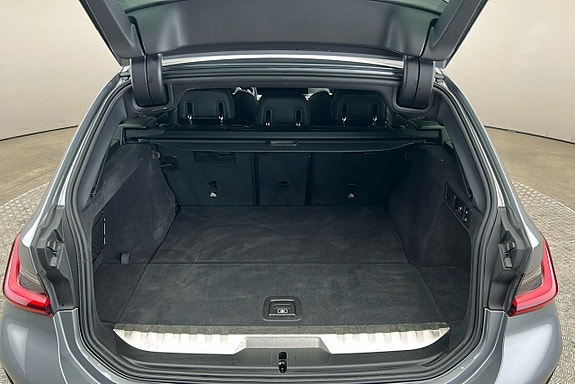 BMW 330e 14 of 25