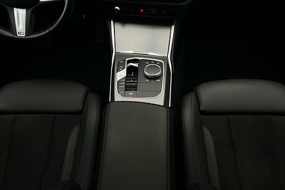 BMW 330e 9 of 25