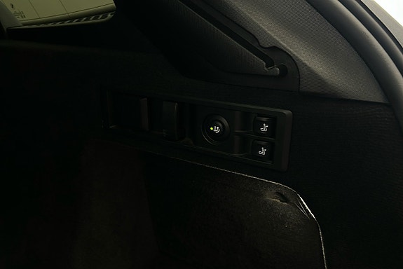 BMW 330e 16 of 25