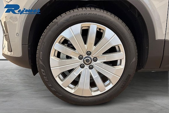 Volvo EX40 9 of 23