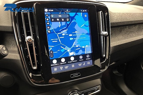 Volvo EX40 12 of 23